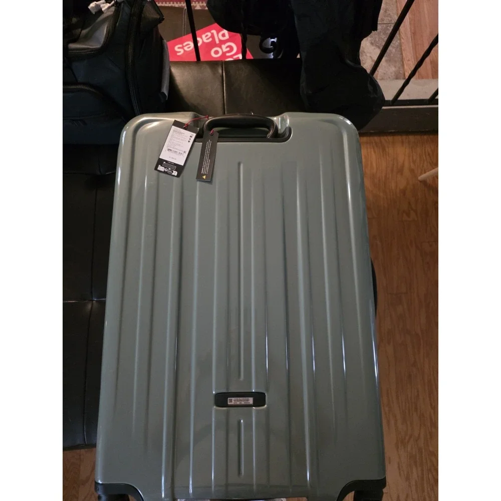 NEW Tumi V4 30.5